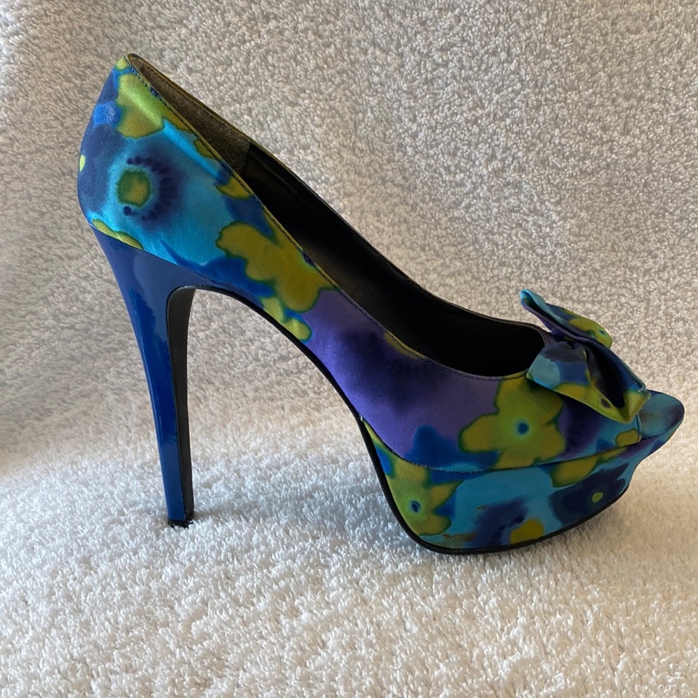 Jessica Simpson “Elberta” platform peep toe stiletto. Size 8.5